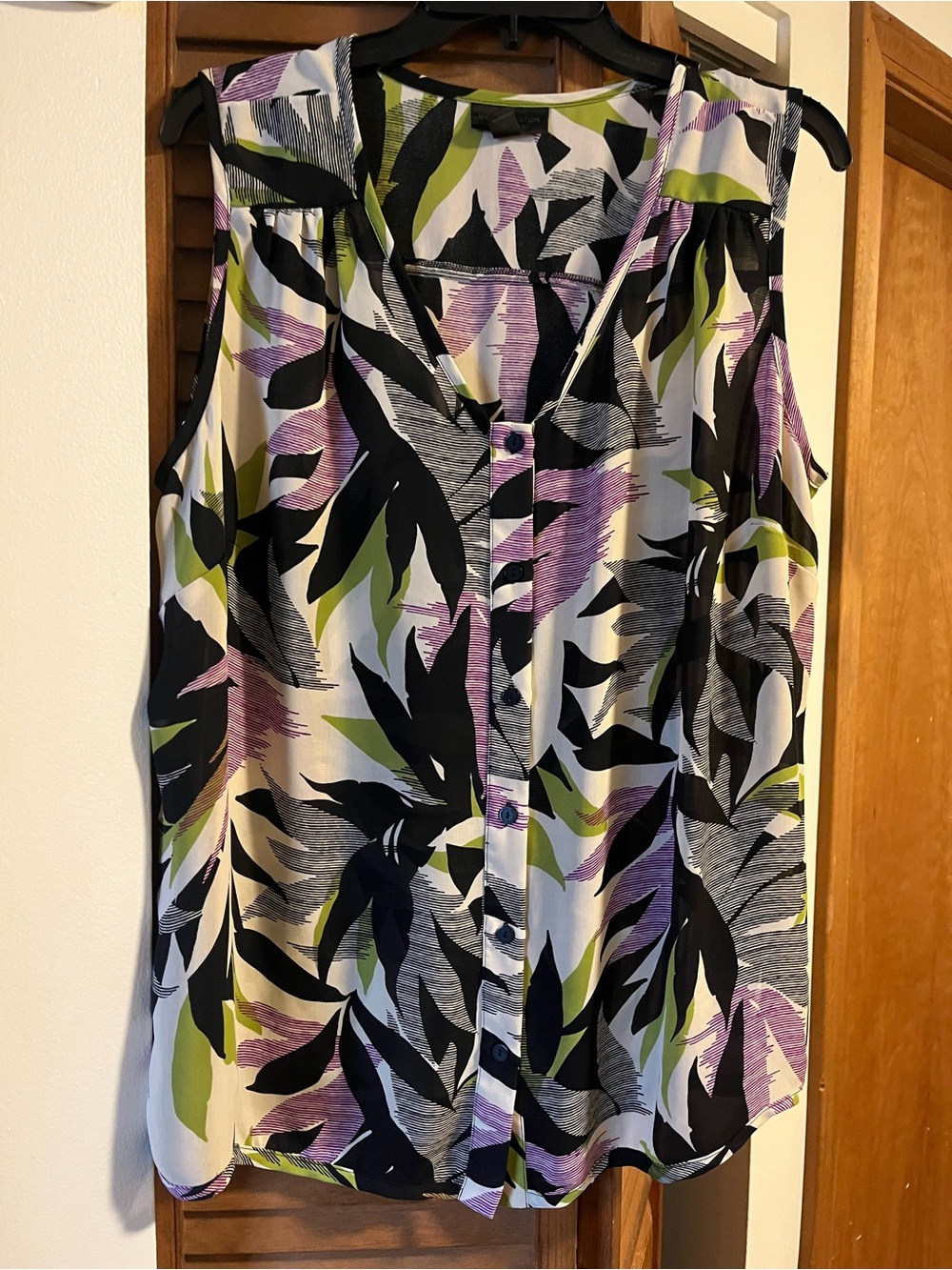 Sleeveless Button-Front Floral Print Top in Black, Purple & Green